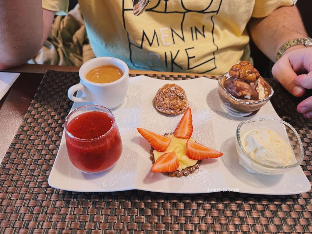 フランス南西部、フィジャックのレストランRestaurant Le Pont d'Orでの食事
