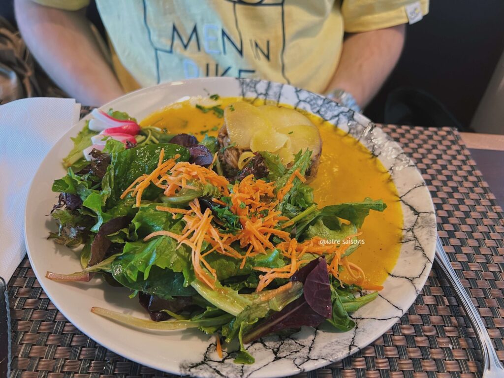 フランス南西部、フィジャックのレストランRestaurant Le Pont d'Orでの食事