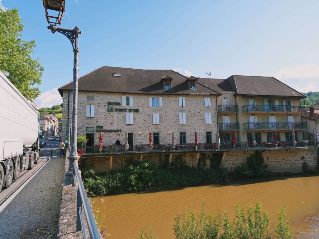 フランス南西部の街、フィジャックのベストウエスタンホテル(Le Pont D'Or Best western)
