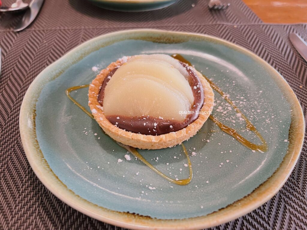 フランス南西部の美しい村、カプドナックのレストランLe Relay De La Tour