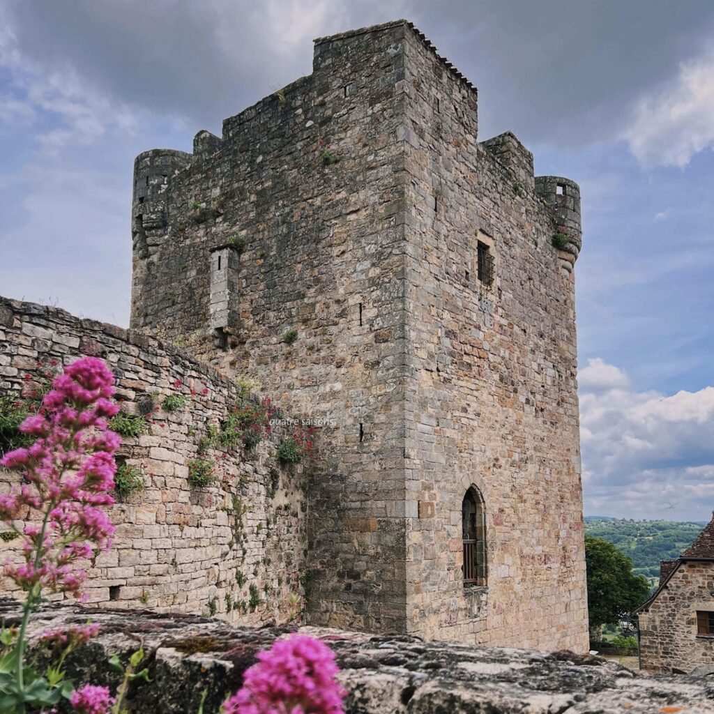 フランス南西部の街、カプドナックにあるドンジョン(Donjon)