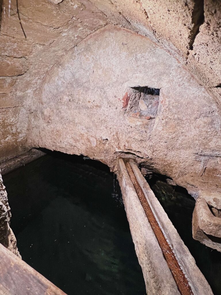 フランス南西部の街、カプドナックにあるイギリスの泉(Fontaine des Anglais)