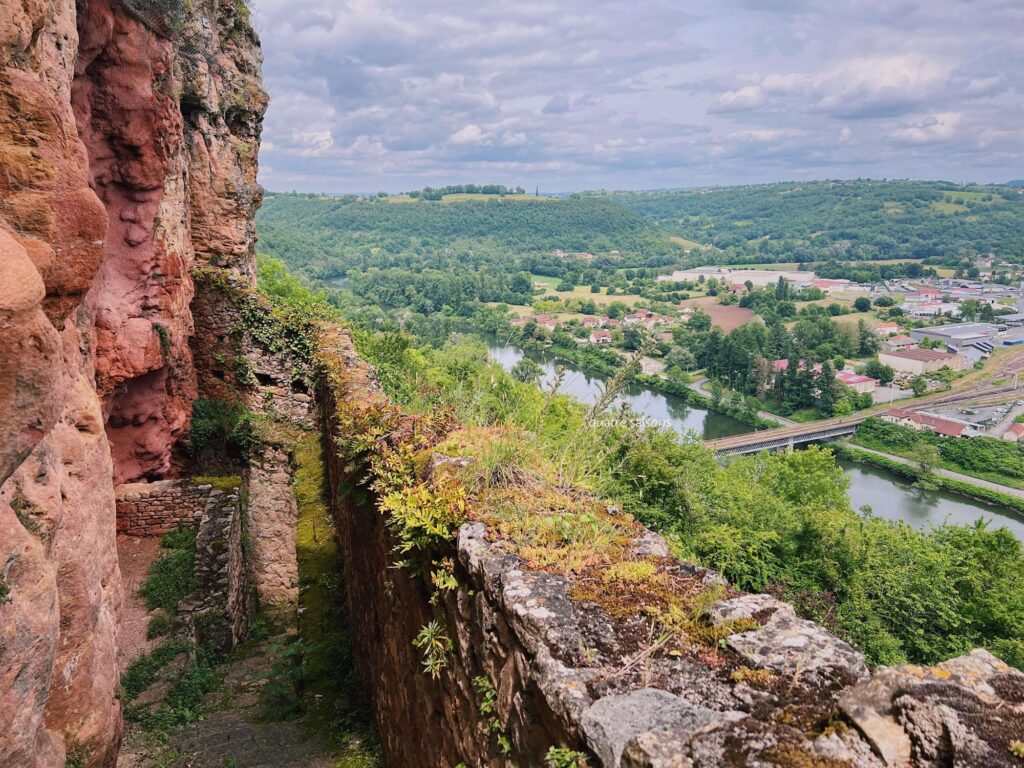 フランス南西部の街、カプドナックにあるイギリスの泉(Fontaine des Anglais)