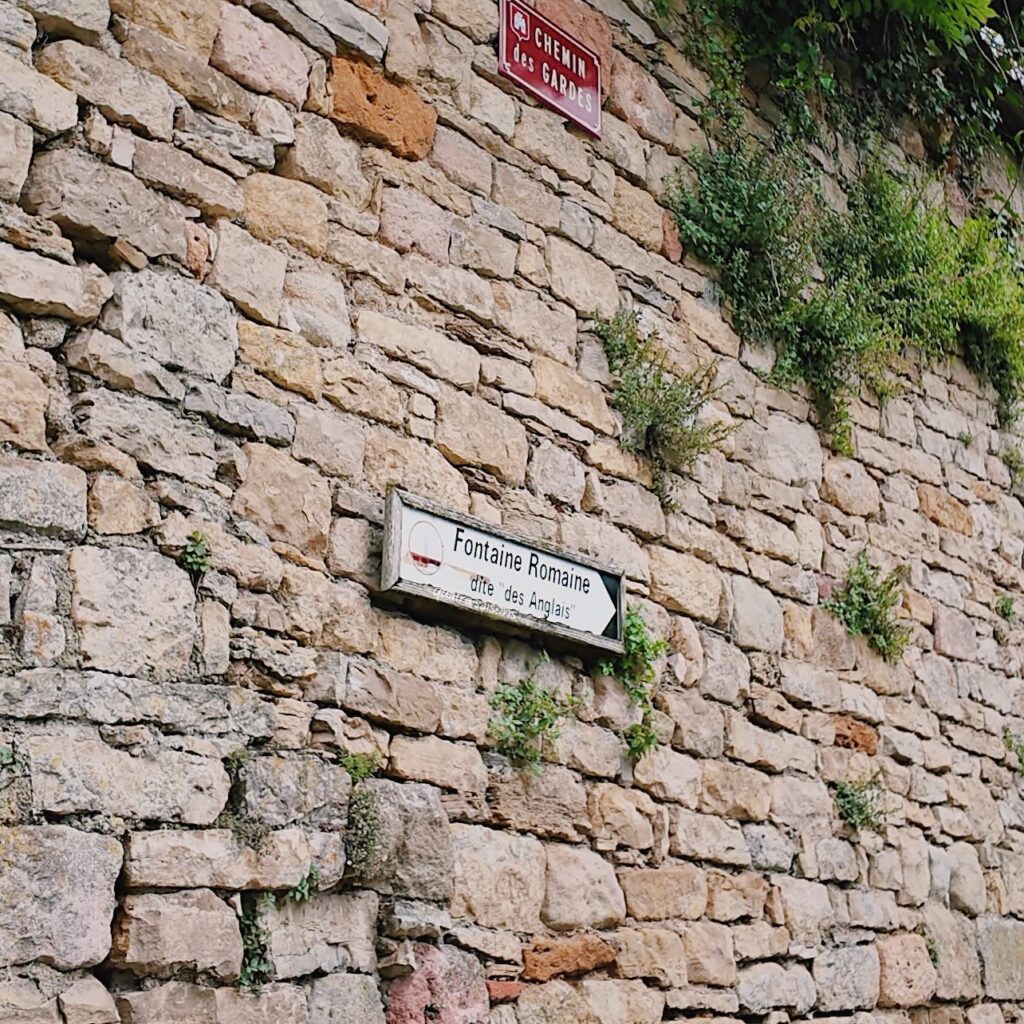 フランス南西部の街、カプドナックにあるイギリスの泉(Fontaine des Anglais)