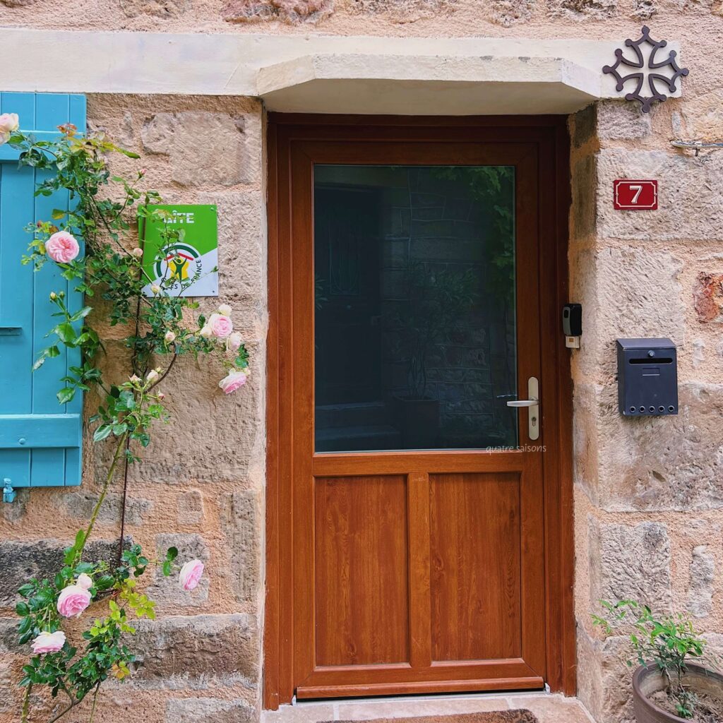 フランス南西部の街、カプドナックで見つけたお家