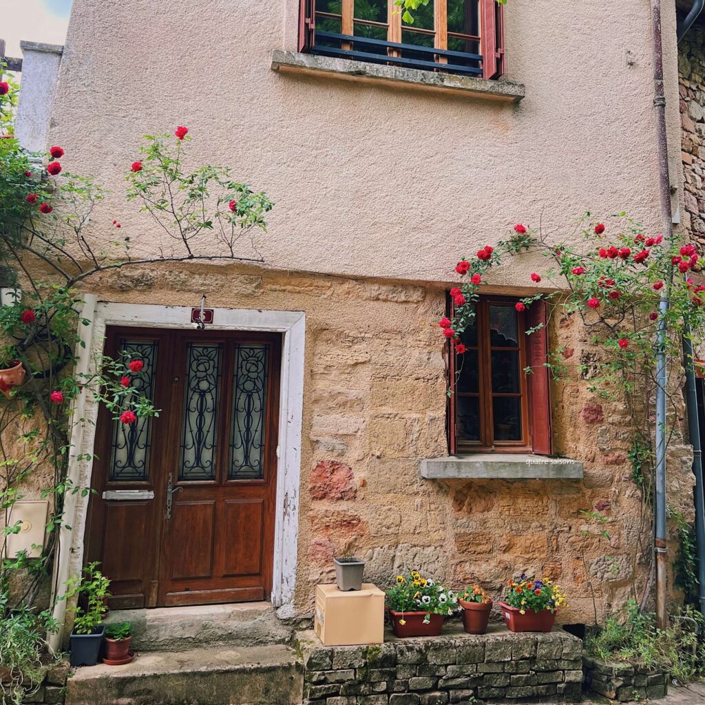 フランス南西部の街、カプドナックで見つけたお家