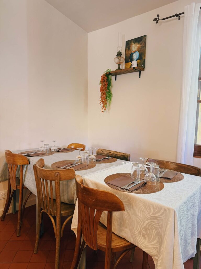 南フランスの小さな村、ヴィヤンスのレストランLe Petit Jardin