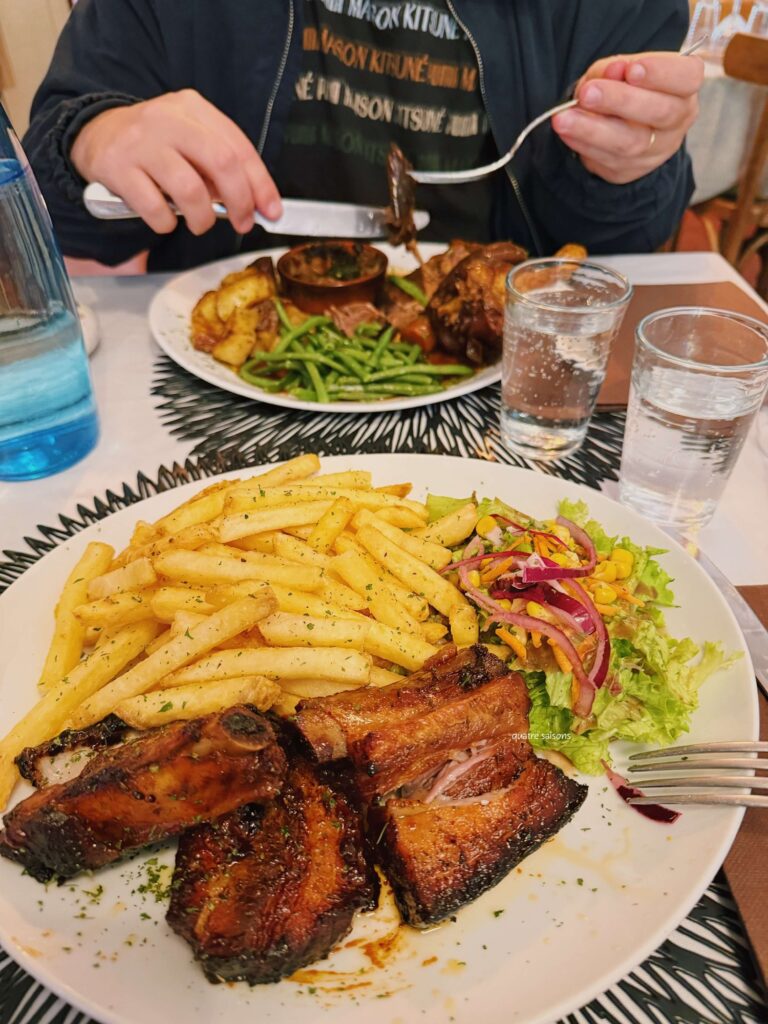 南フランスの小さな村、ヴィヤンスのレストランLe Petit Jardin