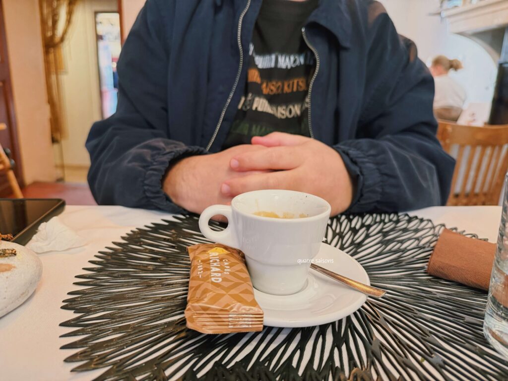 南フランスの小さな村、ヴィヤンスのレストランLe Petit Jardin