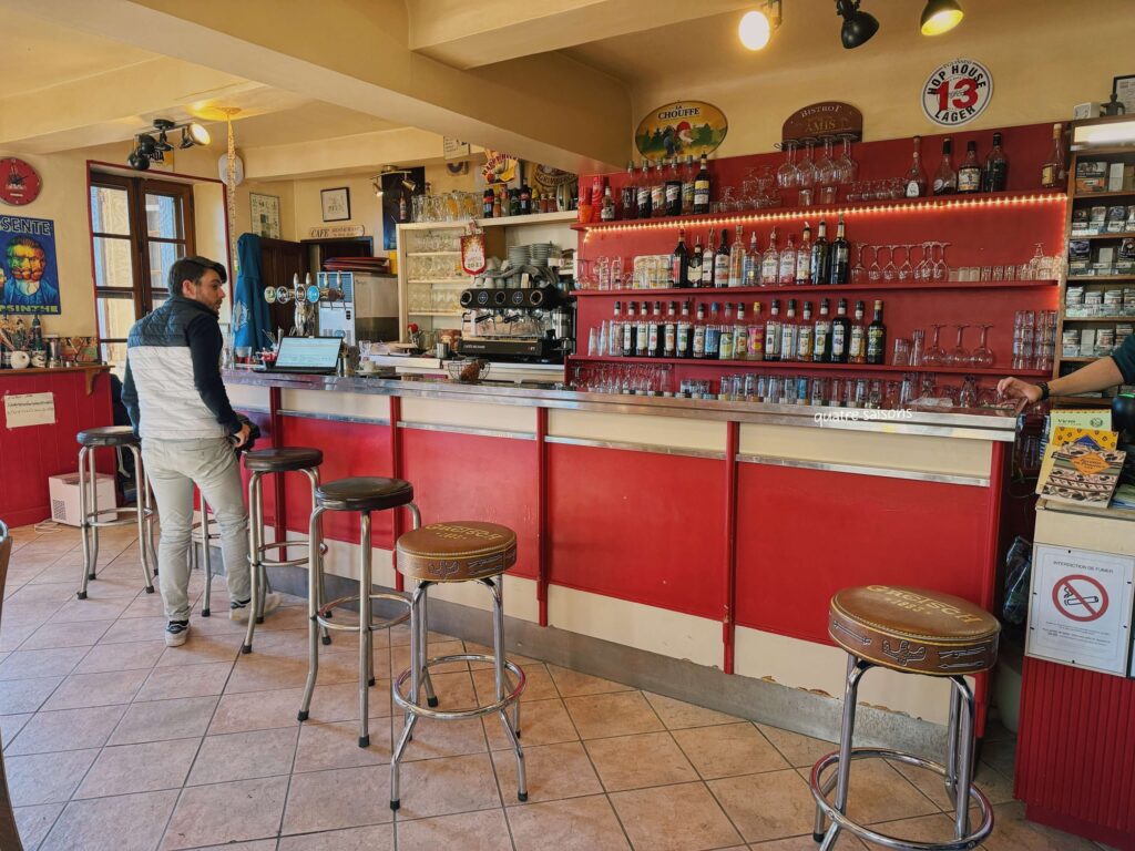 南フランスの小さな村、ヴィヤンスのレストランLe Petit Jardin