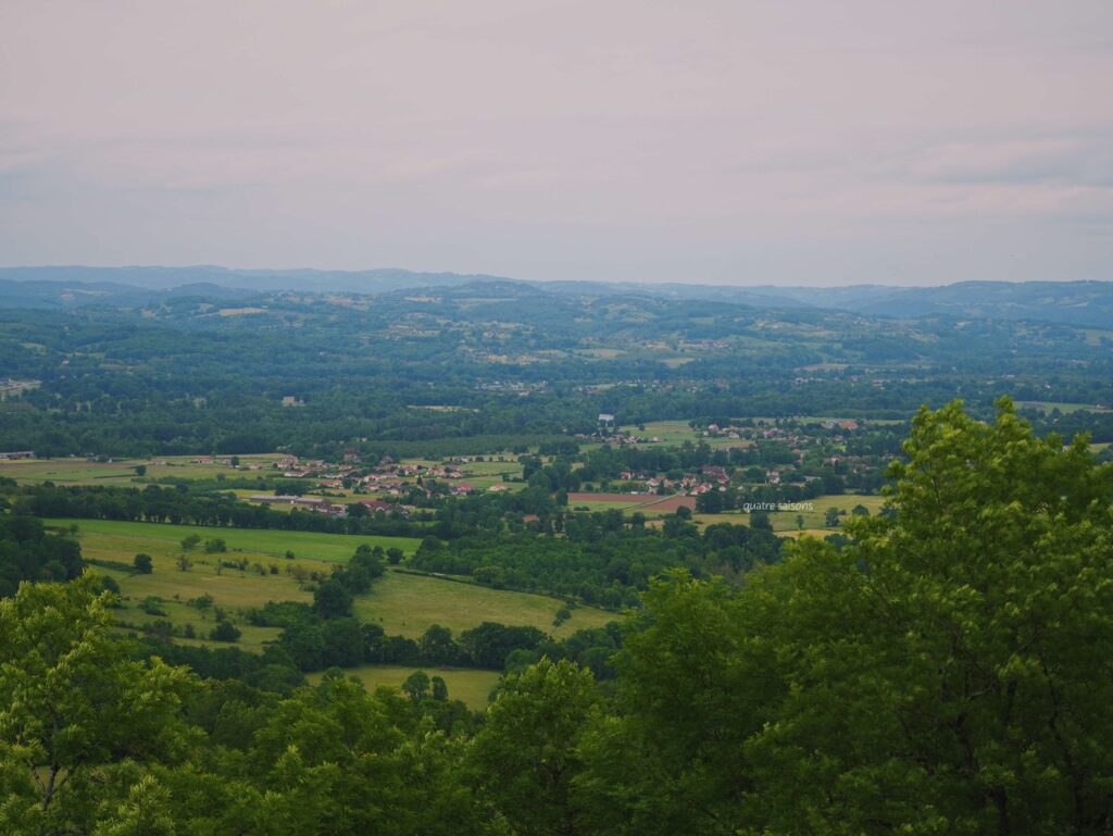 フランス南西部の村、ルブルサックからの眺め