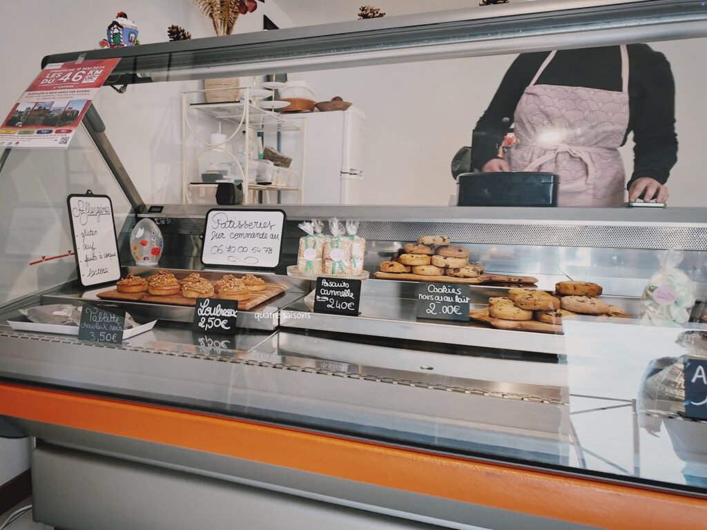 フランス南西部の村、ルブルサックのパティスリーRuby Pâtisseries