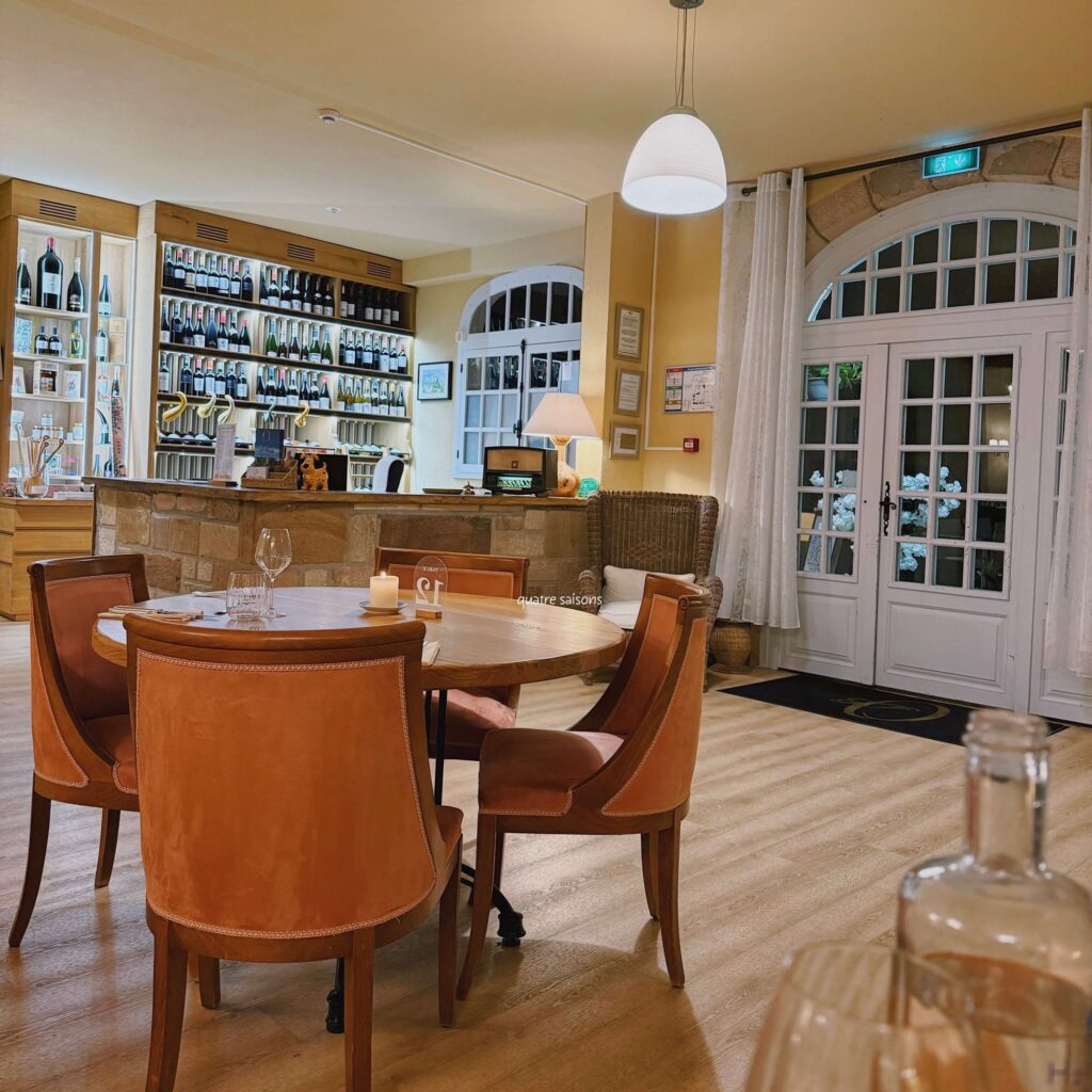 フランス南西部の村、ナジャックのホテル併設のレストランL'Oustal Del Barry