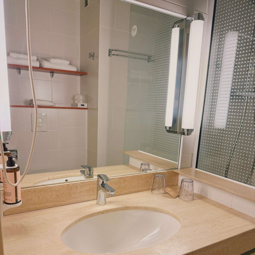 フランス南西部の街、アルビのホテルMercure Albi Rives du Tarn