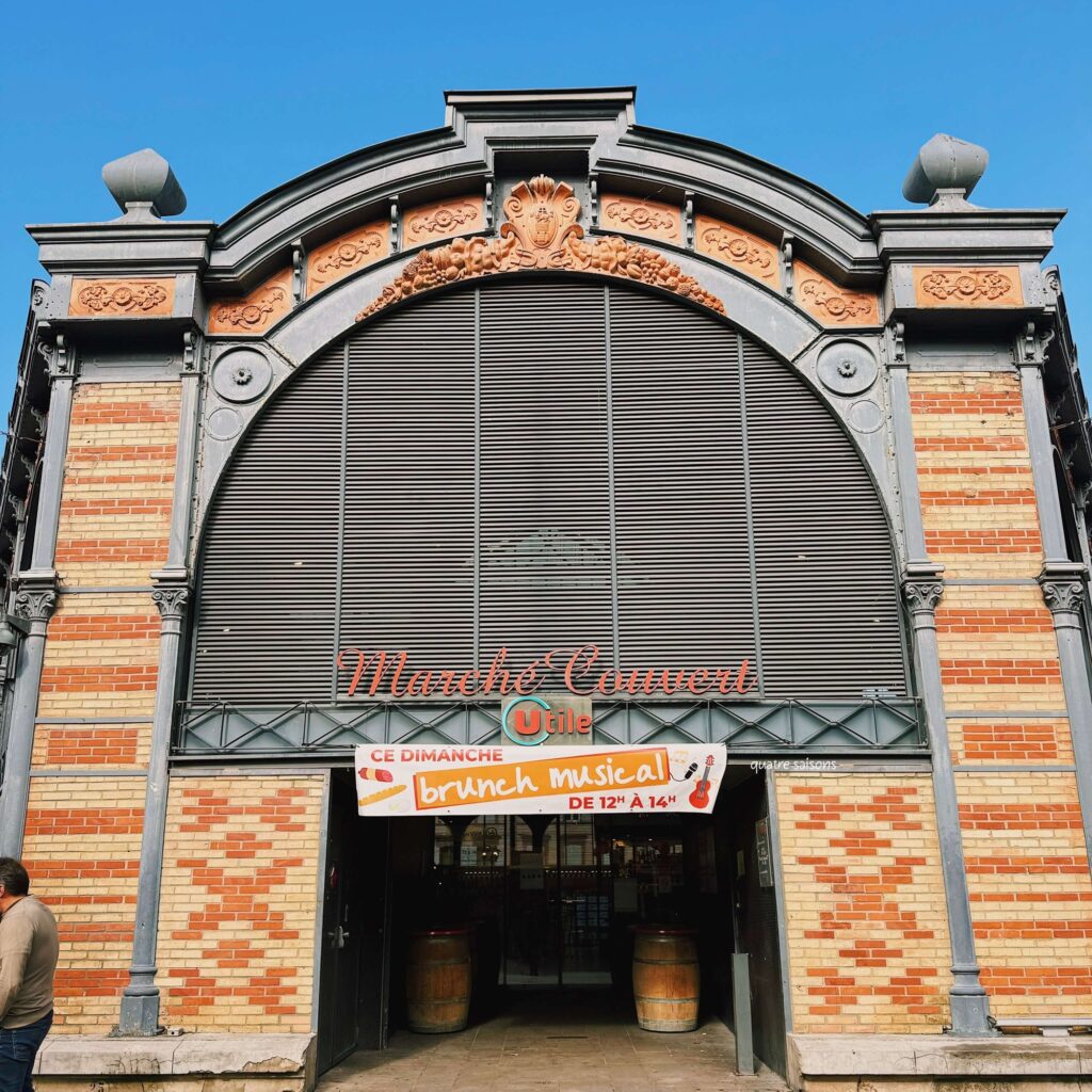 フランス南西部の街、アルビの室内マーケット(Marché Couvert)