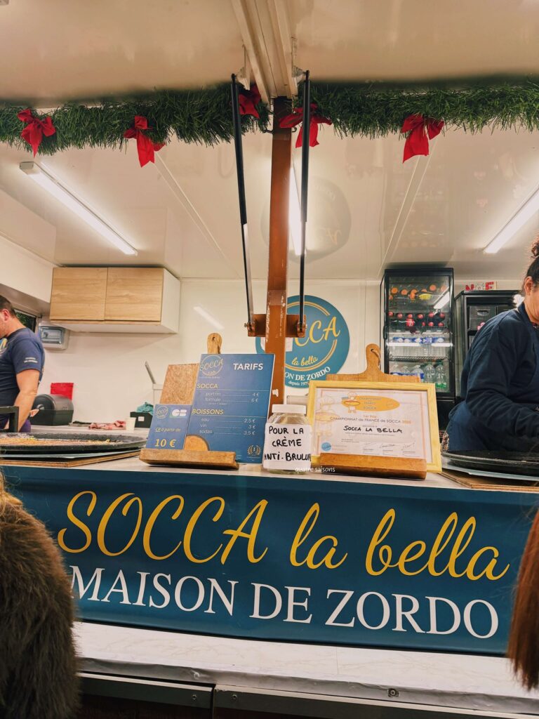 南フランス、ニースのクリスマスマーケットで売っていたソッカ(Socca)