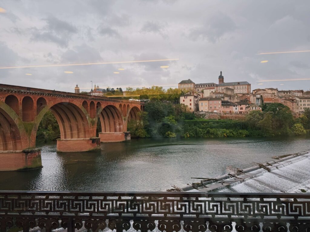フランス南西部の街、アルビのポンヌフ(新しい橋)