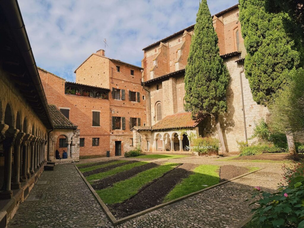 フランス南西部アルビにあるサンサルヴィ教会