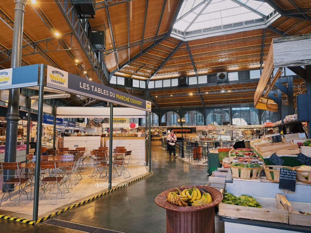 フランス南西部の街、アルビの室内マーケット(Marché Couvert)