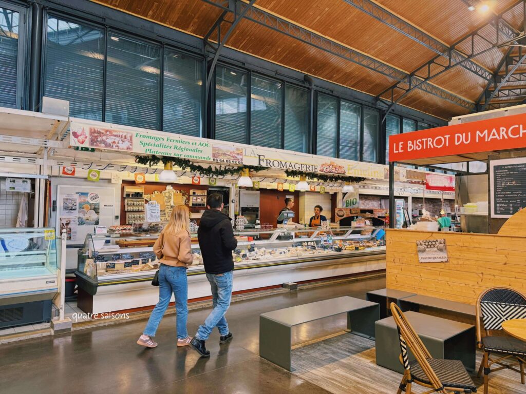 フランス南西部の街、アルビの室内マーケット(Marché Couvert)