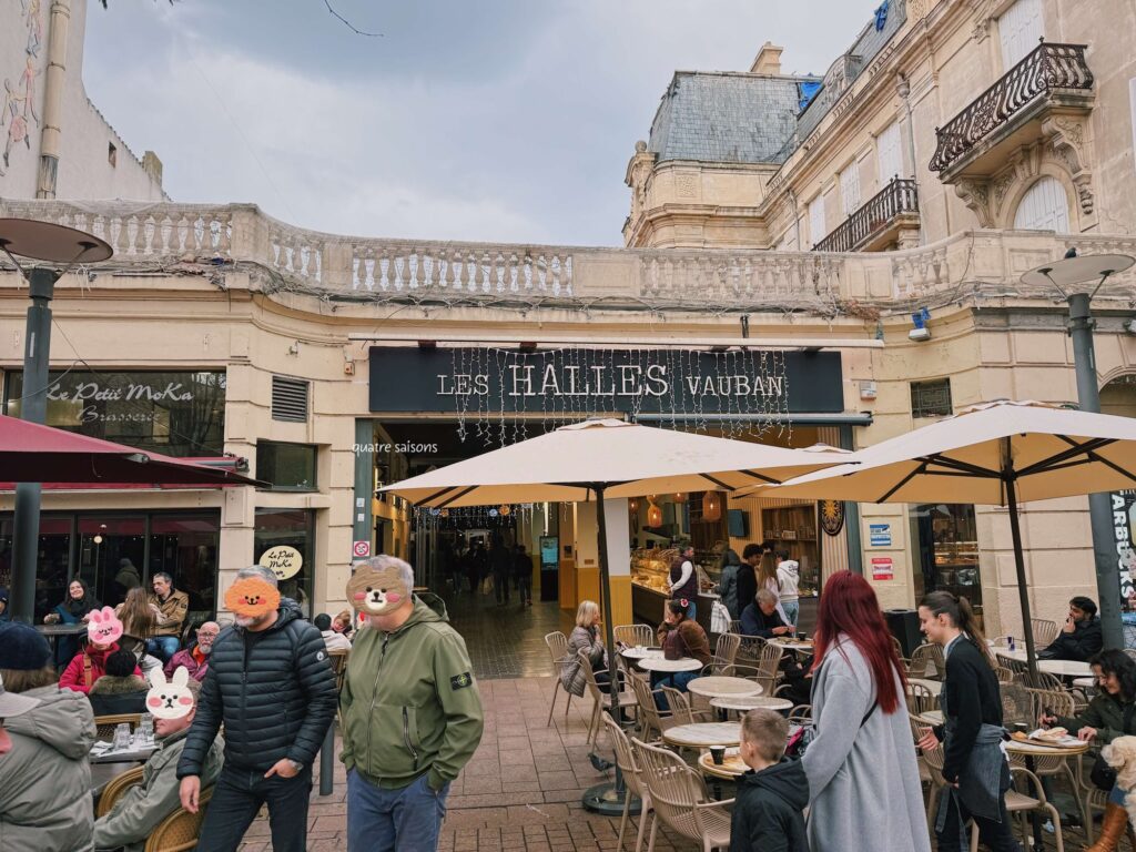 フランス南西部、ペルピニャンの屋内市場(Les Halles Vauban)