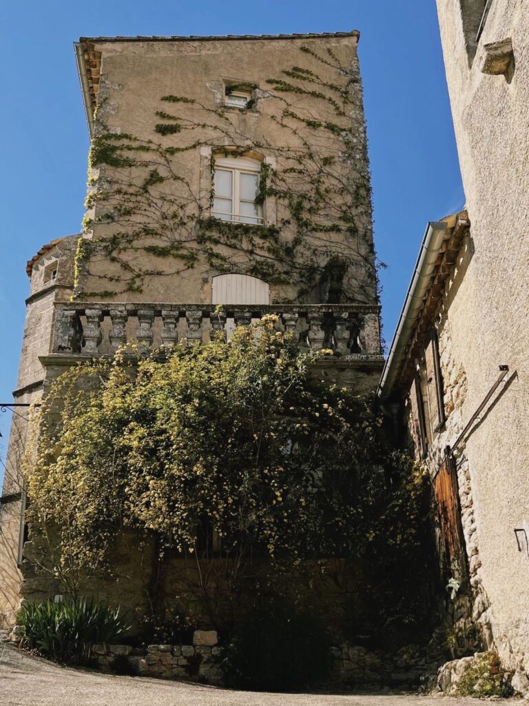 南フランスの村、ヴィヤンスのポントヴェス(L'hôtel de Pontevès)