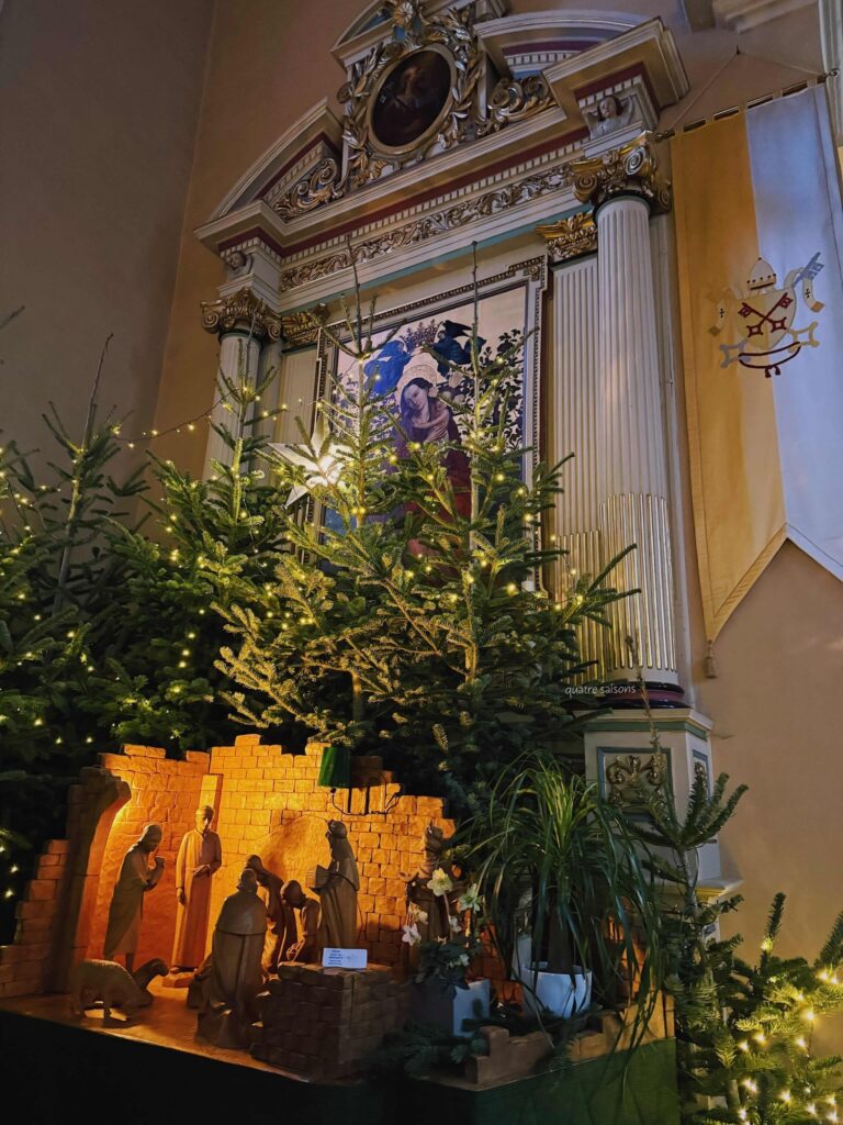 フランス・アルザス地方の村エギスハイムのサン・ピエール & ポール教会。