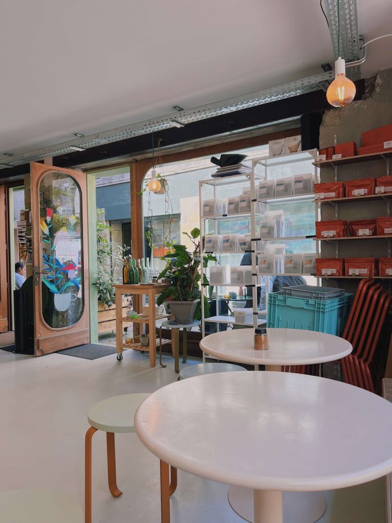 フランス、ブリーヴ・ラ・ガイヤルドのおすすめカフェL'autre café