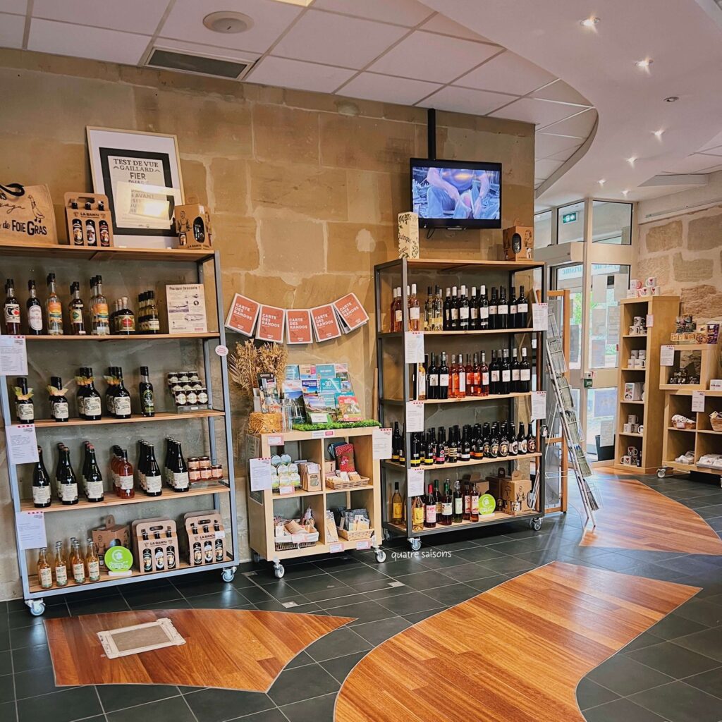 フランス南西部の街、ブリーヴ・ラ・ガイヤルドの観光案内所で買えるお土産