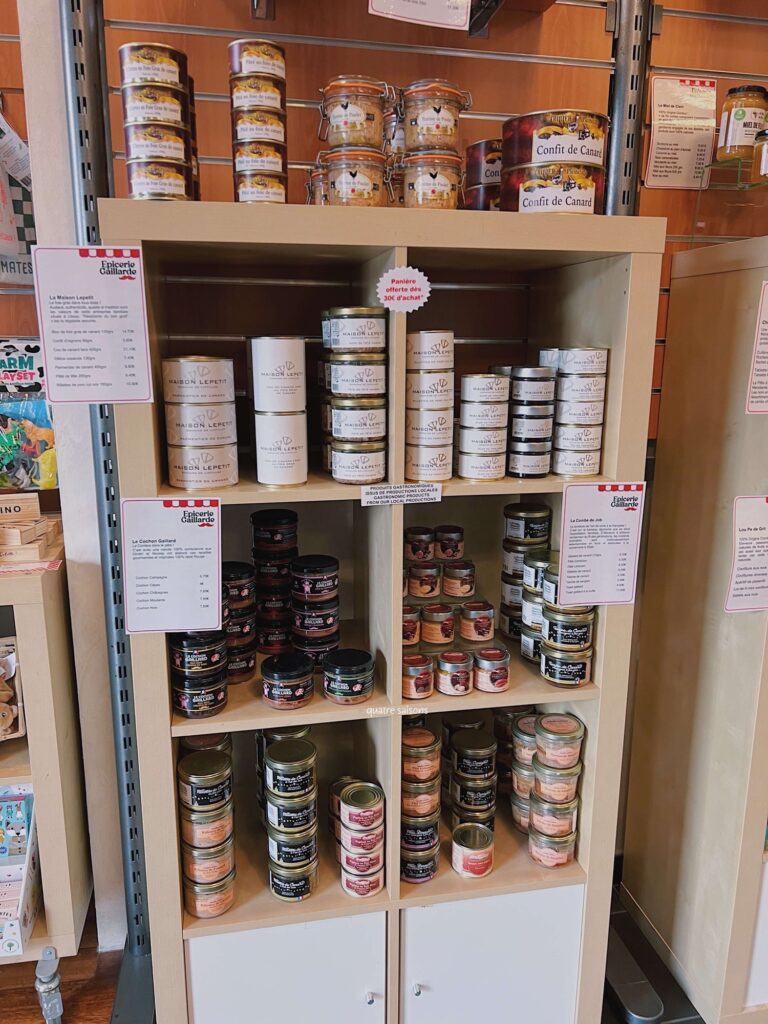 フランス南西部の街、ブリーヴ・ラ・ガイヤルドの観光案内所で買えるお土産