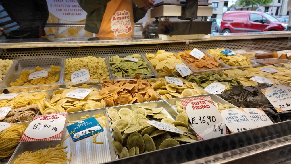 ブリーヴ・ラ・ガイヤルドのジョルジュ・ブラッサン市場