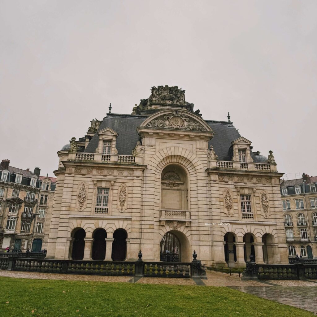 北フランスの街リールにあるパリ門