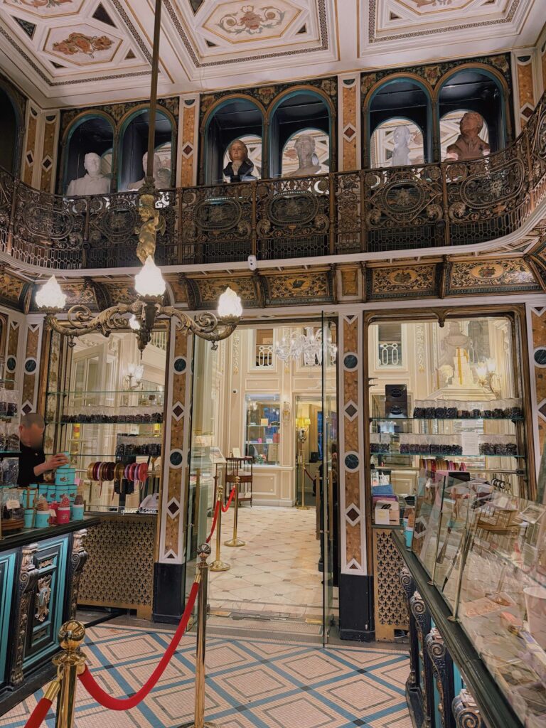 フランス北部の街リールにあるゴーフルで有名なお店、Maison Méert(メゾン・メール)