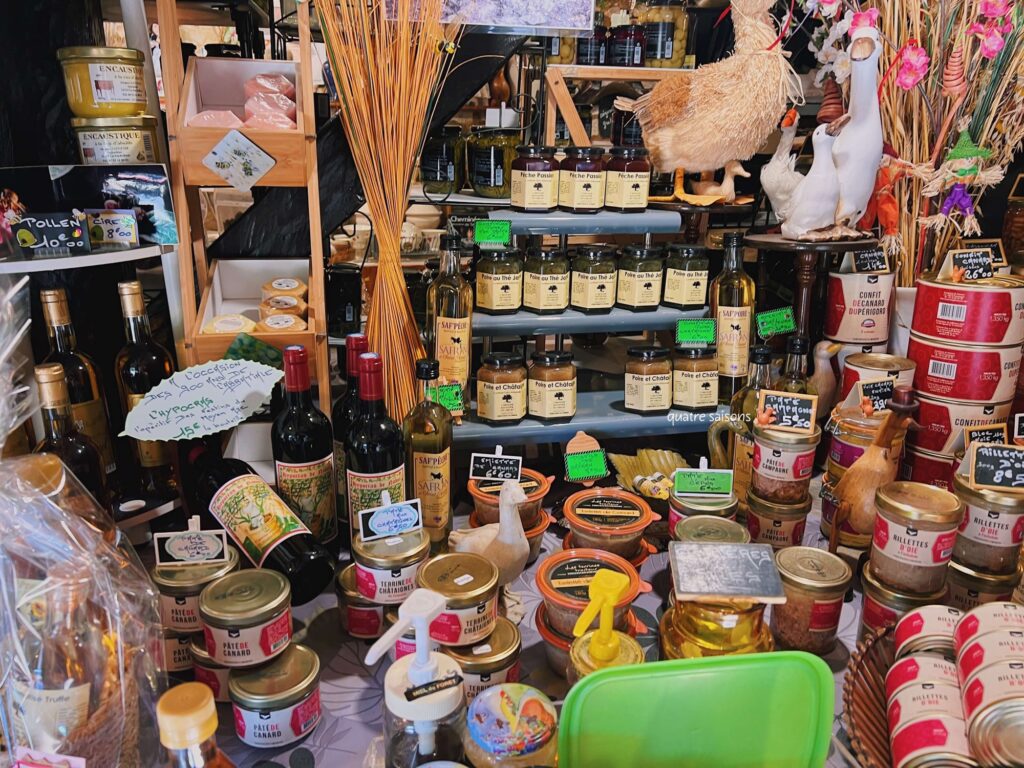 フランス南西部にあるサン・タマン・ド・コリーにあるお店、Produits Regionaux
