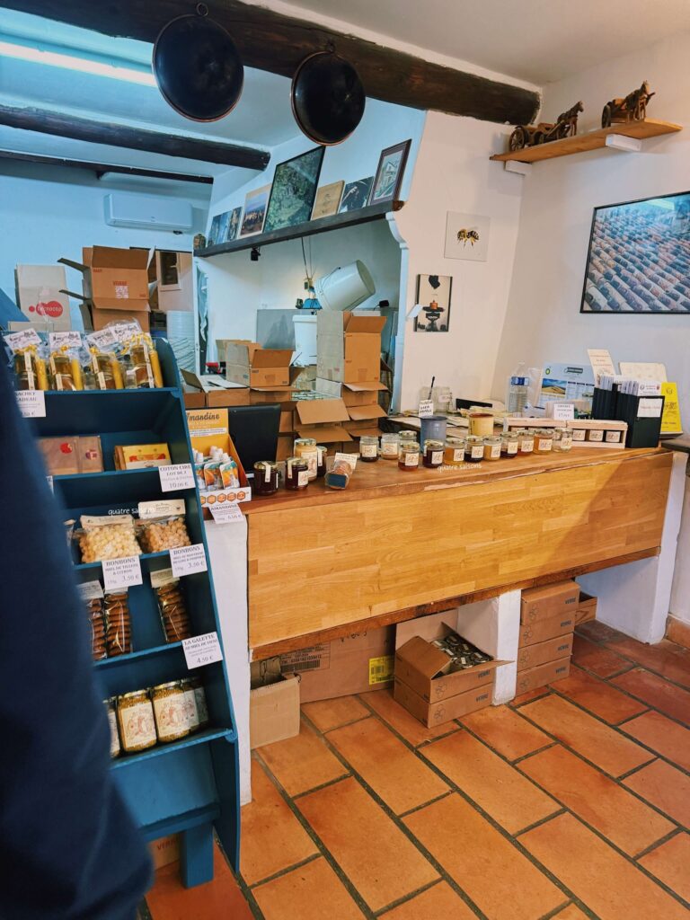 南フランスの小さな村、ヴィヤンスのオススメはちみつのお店、Miellerie de Viens