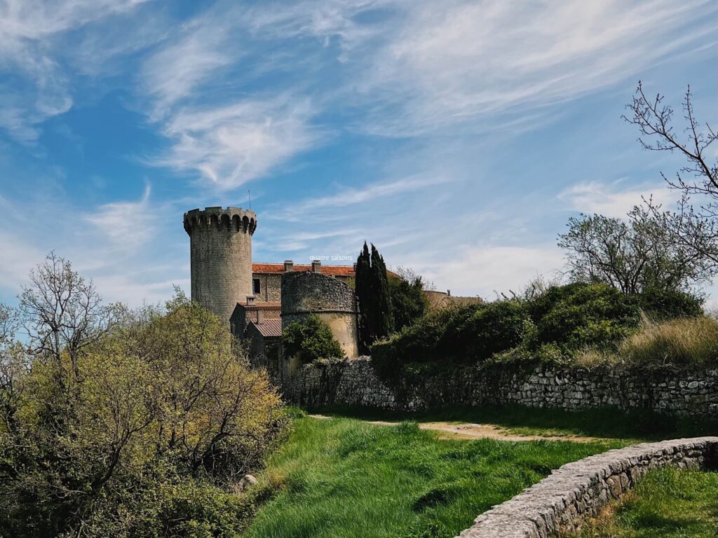 南フランスの村ヴィヤンスの昔お城だった建物