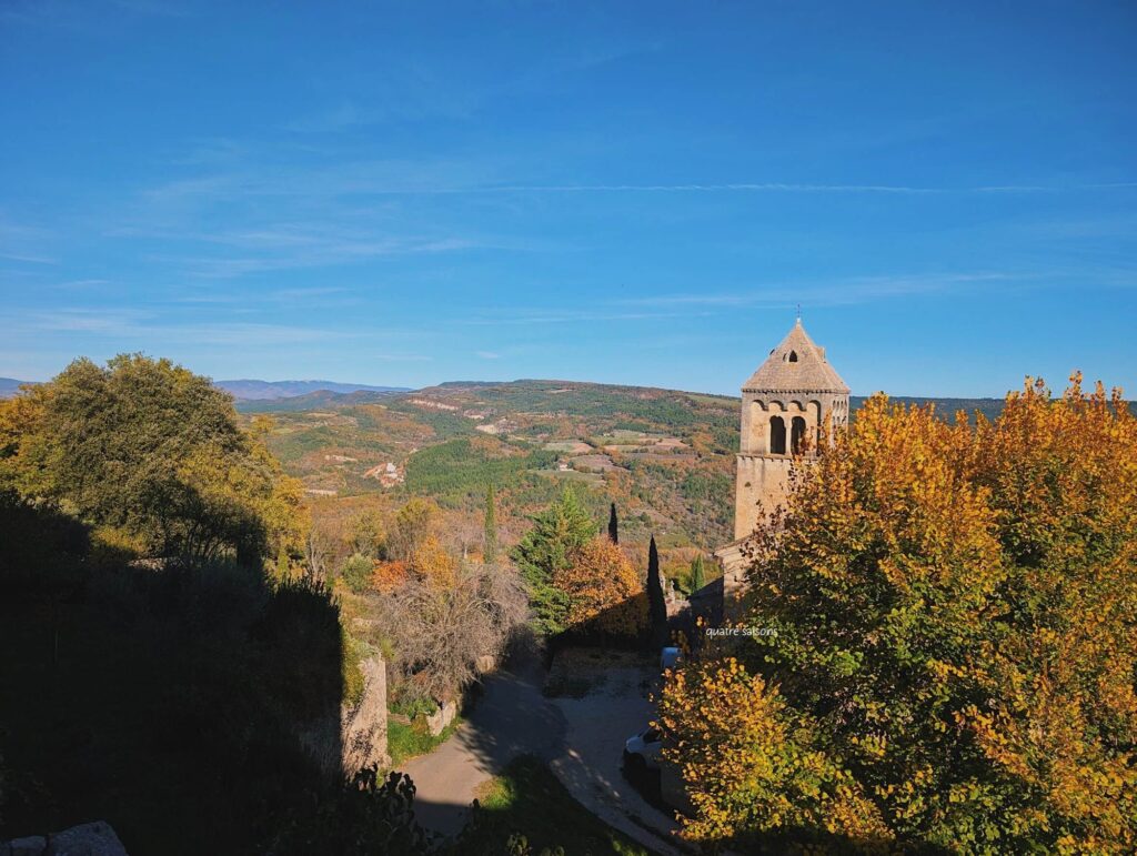南フランスの小さな村、ヴィヤンスからの眺め