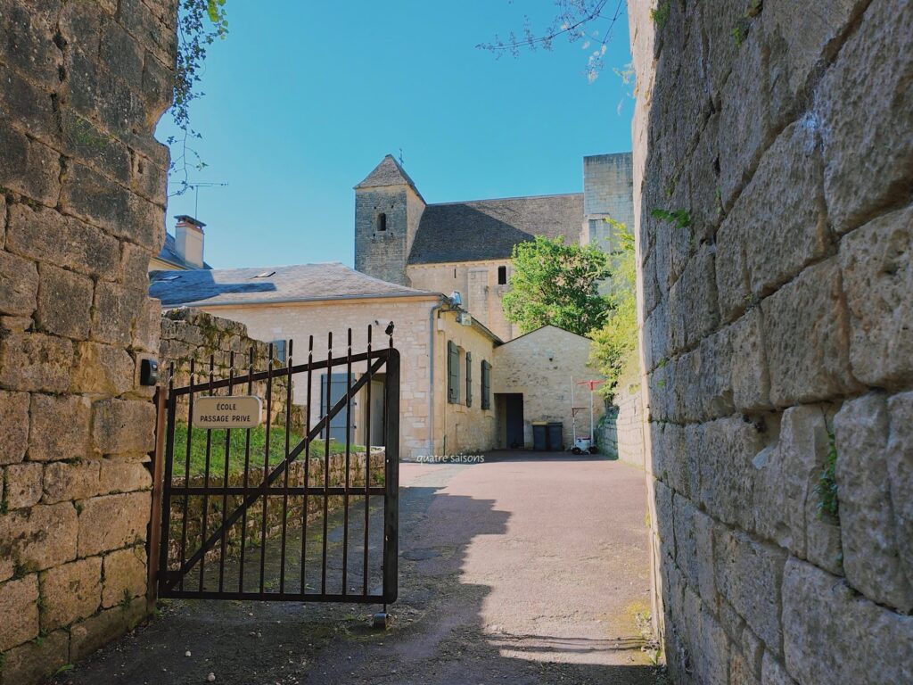 フランス南西部にあるサン・タマン・ド・コリーの学校