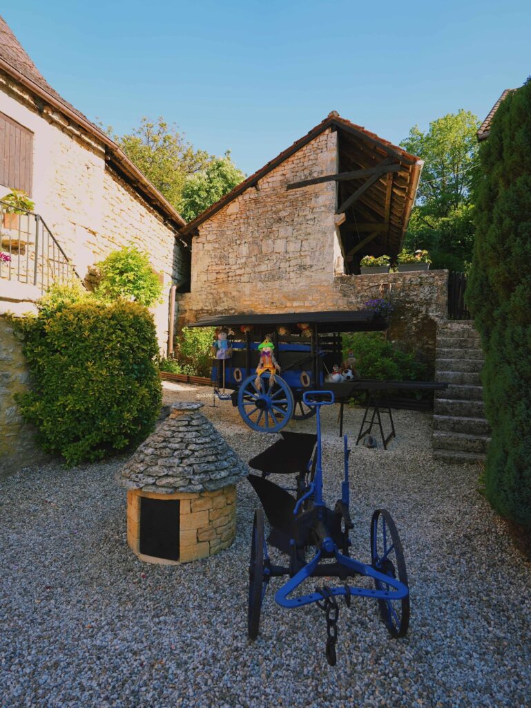 フランス南西部にあるサン・タマン・ド・コリーにあるお店、Produits Regionaux