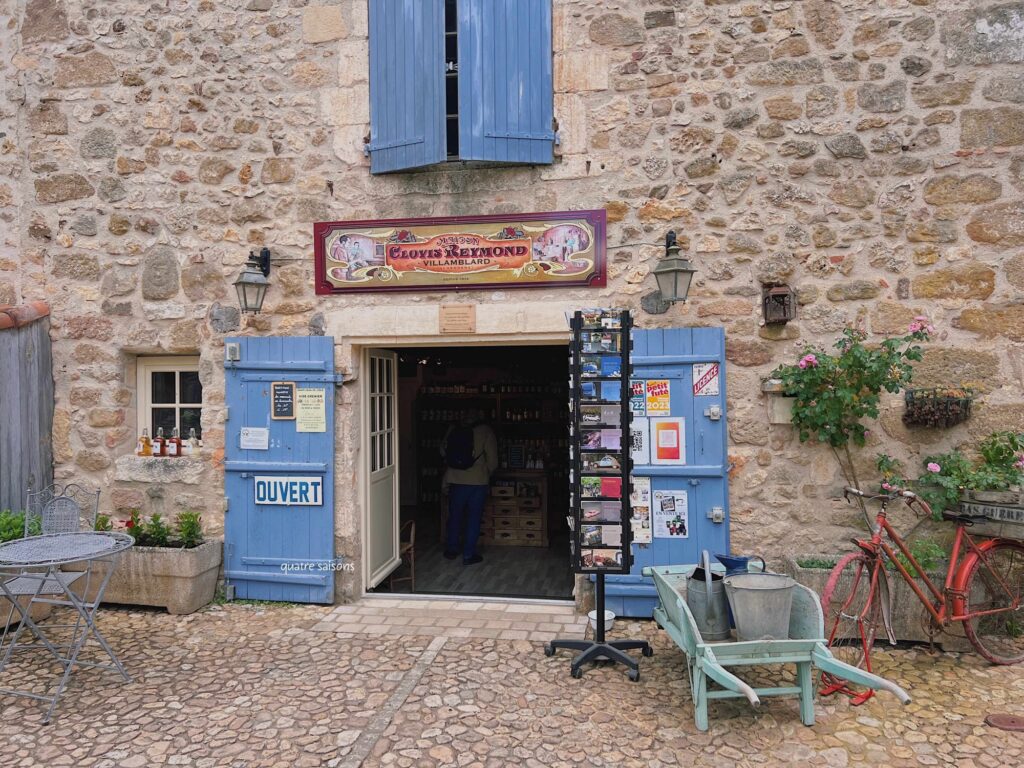フランス南西部の村、サン・ジャン・ド・コールの小さなお店、Distillerie Clovis Reymond