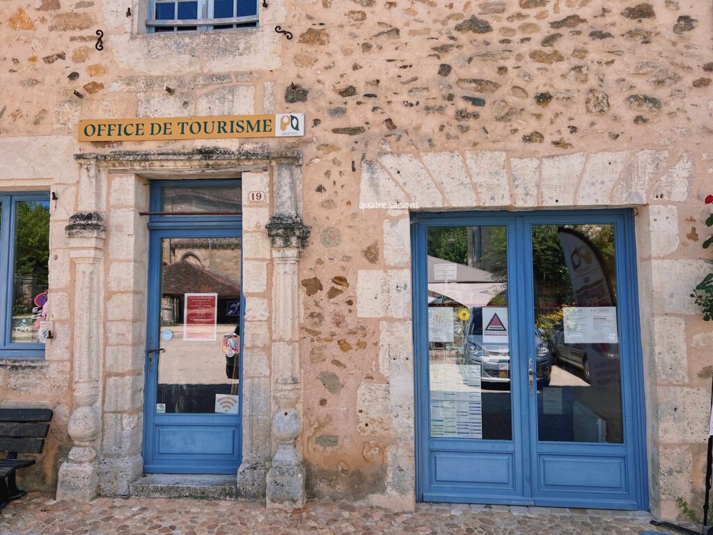 フランス南西部の村、サン・ジャン・ド・コールの観光案内所