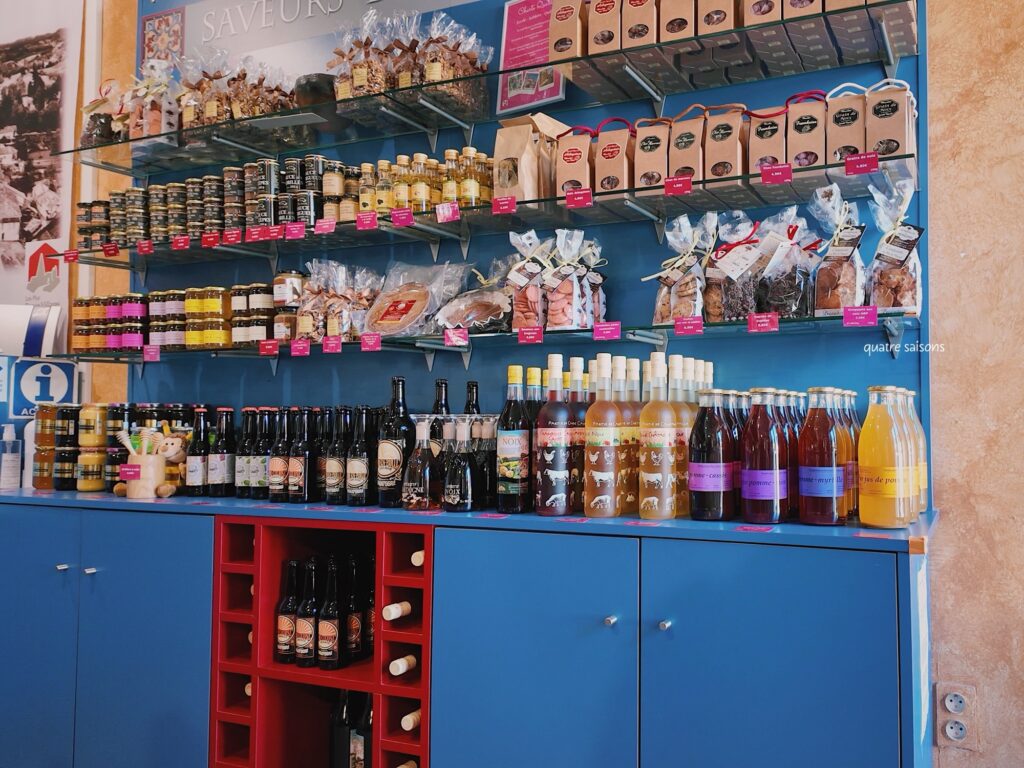 フランス南西部の村、サン・ジャン・ド・コールの観光案内所