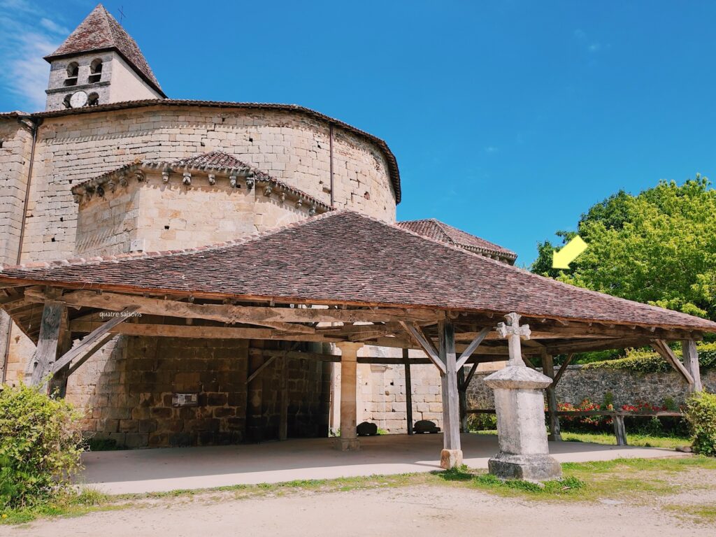 フランス南西部の村、サン・ジャン・ド・コールの屋根付きホール