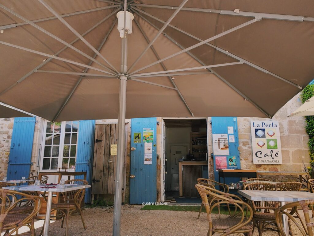 フランス南西部の街、サン・ジャン・ド・コールのレストランLa Perla