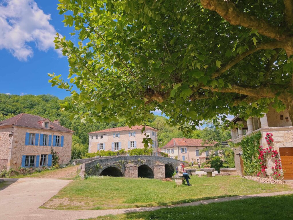 フランス南西部の村、サン・ジャン・ド・コールのヴューポン橋