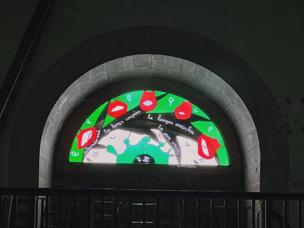 フランス南西部の美しい村、セギュール・ル・シャトーのバヤルジョーのサンレジェ教会