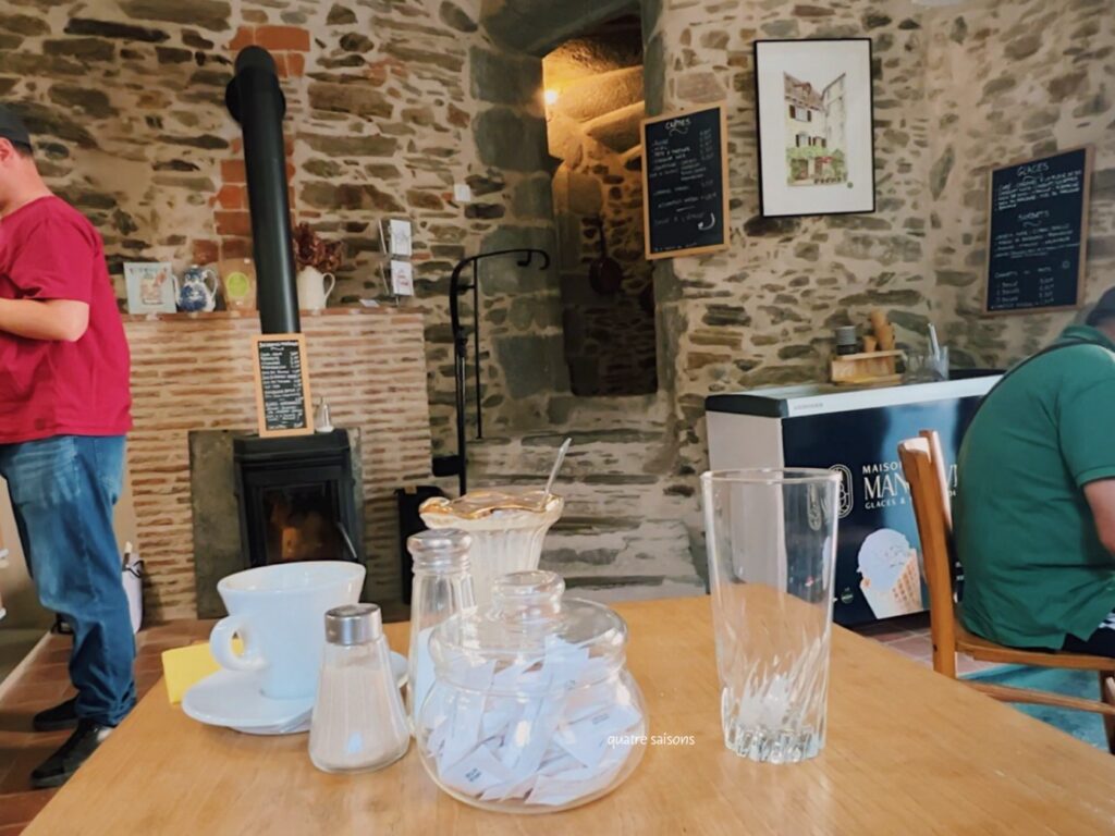 セギュール・ル・シャトーで利用したカフェCafé Lou Castel