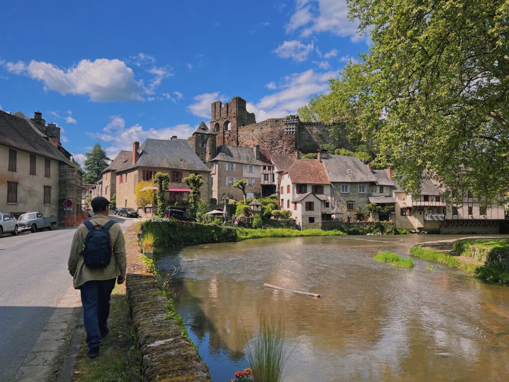 フランス南西部の村、セギュール・ル・シャトーにあるお城、カストラム