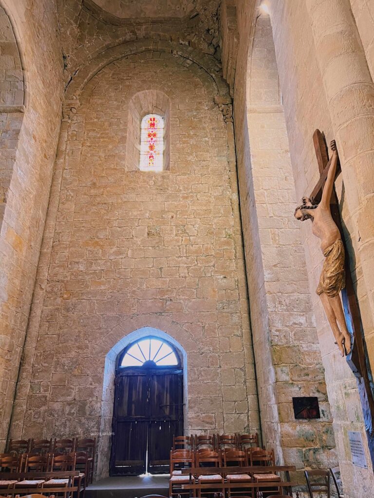 フランス南西部の美しい村、サンロベールの教会