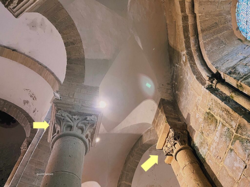 フランス南西部の美しい村、サンロベールの教会